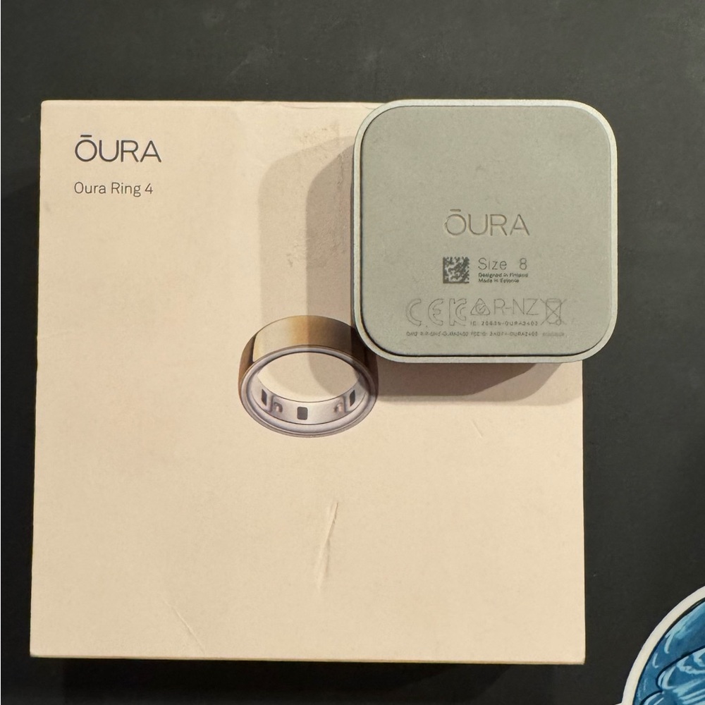 Oura Ring 4 - Gold, size 8